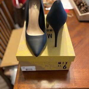 Mix No.6 Matte black pump